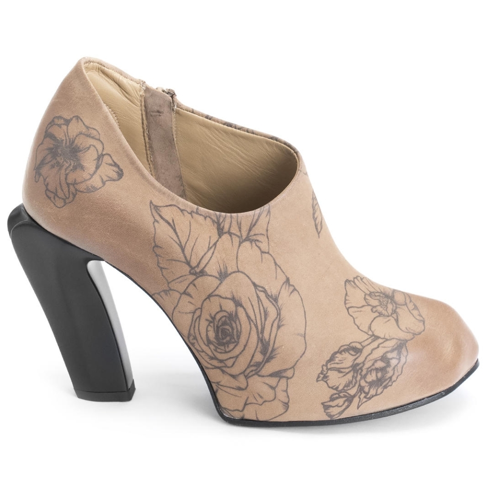 Fluevog Sable shaguar zip bootie in 8.5